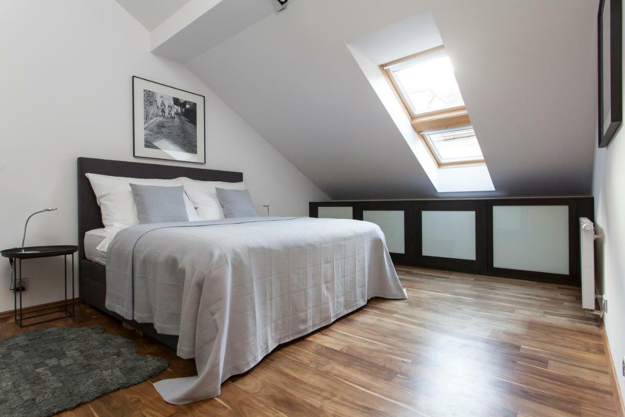 Attic Apartment Praag Buitenkant foto