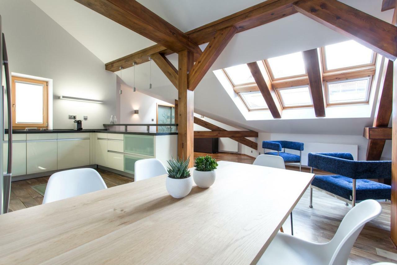 Attic Apartment Praag Buitenkant foto